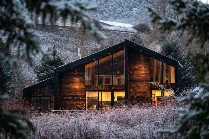Nordic house in the mountains explores economic green