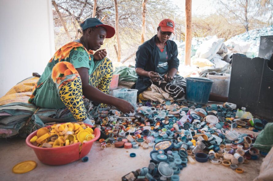 Flipflopi turns plastic waste into beautiful Kenyan boats