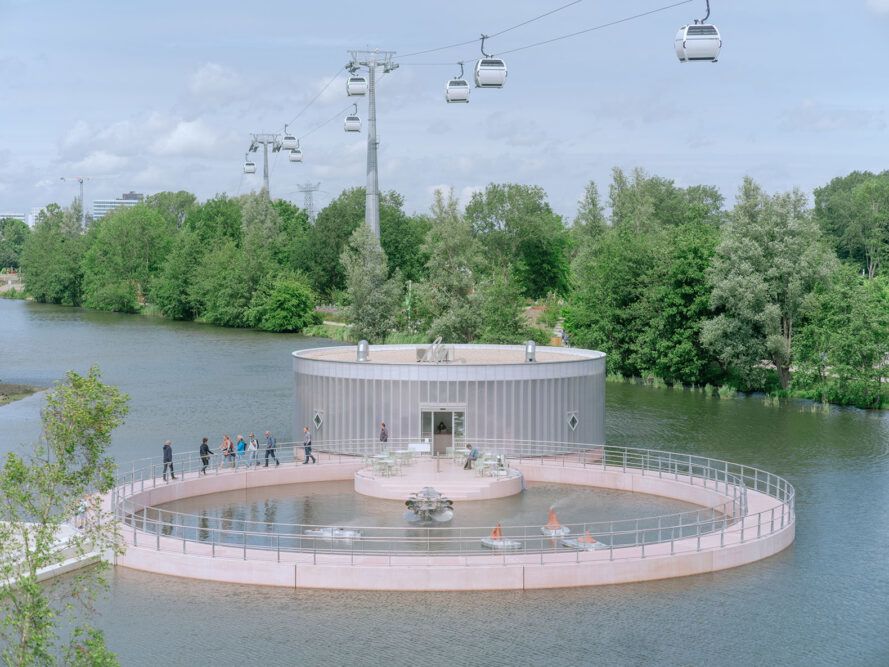 Floating pavilion tests the idea of an immersive art museum