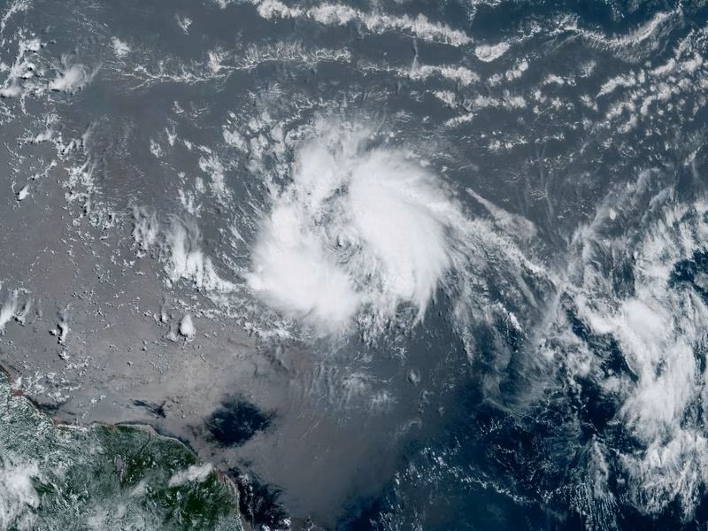 Warnings about an intense Atlantic US hurricane season due to warmer waters