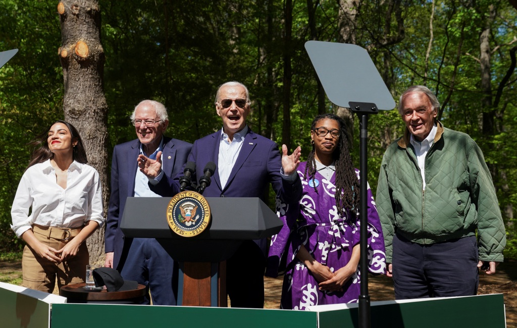 US 2024 Election: Biden delivers solar announcement in Earth Day message